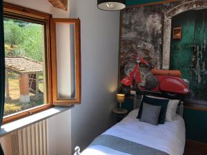 Giường trong phòng chung tại Chianti, Toscane: villa avec vue +41 ảnh