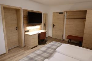 Postel nebo postele na pokoji v ubytování Hotel Schweizerhof