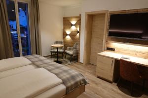 Postel nebo postele na pokoji v ubytování Hotel Schweizerhof