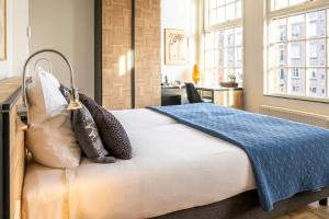 Uma cama ou camas num quarto em Hotel Bleecker