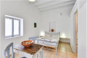 Postel nebo postele na pokoji v ubytování Traditional Cycladic House