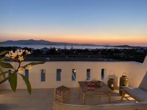 Foto dalla galleria di Villa Ypsilon Naxos - luxury holiday house with amazing sea view & private pool ad Agia Anna Naxos
