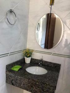 Ванна кімната в Bombinhas Brasil Residence Tourist Home no Centro de Bombinhas