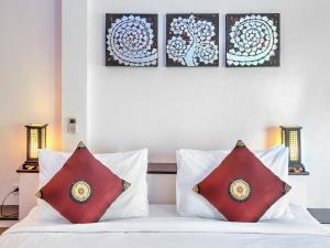 Ein Bett oder Betten in einem Zimmer der Unterkunft Khanom Hill Resort