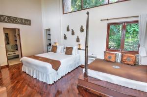 Ein Bett oder Betten in einem Zimmer der Unterkunft Khanom Hill Resort