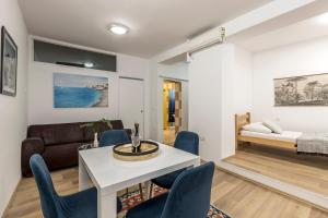 Postel nebo postele na pokoji v ubytování HVAR CENTRAL APARTMENT