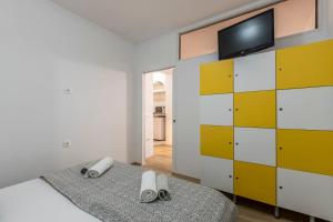 Postel nebo postele na pokoji v ubytování HVAR CENTRAL APARTMENT