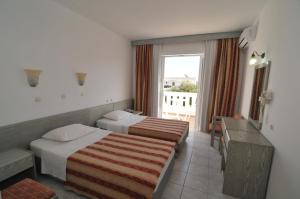 Postel nebo postele na pokoji v ubytování Fourtounis Hotel