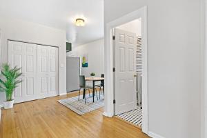 Foto Chicagos asuva majutusasutuse 1BR Apartment in Rogers Park with King Bed - Lunt 2E galeriist