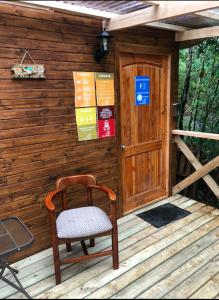 a wooden bench in front of a wooden cabin at Cabañas Nutrias Patagonicas in Puelo