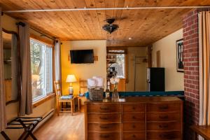 TV a/nebo společenská místnost v ubytování Myers Cave Resort