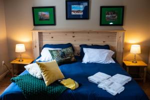 Postel nebo postele na pokoji v ubytování Myers Cave Resort