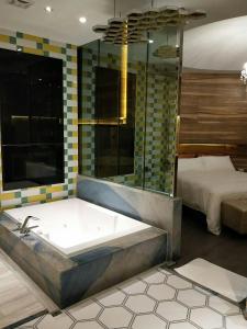 Postel nebo postele na pokoji v ubytování Chen He Motel