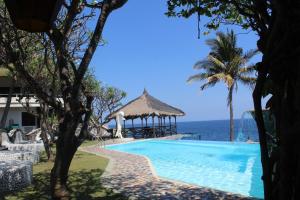 a view of the ocean from the resort at Villa Arjuna in Seraya