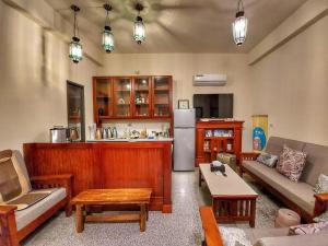 a living room with a couch and a kitchen at 出門獺踏 Otter footprints B&B in Jinsha
