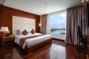 Giường trong phòng chung tại Samdi Da Nang Central Hotel