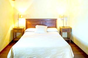 En eller flere senge i et værelse på 9 bedrooms villa with city view private pool and terrace at Outeiro San Sadurnino de Ferrol Terra