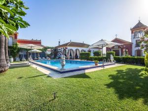 a house with a swimming pool in a yard at 4 bedrooms villa with private pool enclosed garden and wifi at Los Palacios y Villafranca in Los Palacios y Villafranca