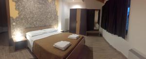 A bed or beds in a room at Spacious Apartment in Zafferana Etnea 65 m² with Private Garden