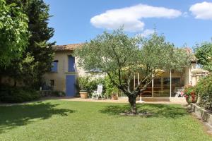 Afbeelding uit fotogalerij van Villa de 4 chambres avec piscine privee terrasse et wifi a Althen des Paluds in Althen-des-Paluds