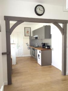 Dapur atau dapur kecil di Maison chaleureuse à Erquy avec jardin et parking