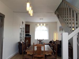 Ruang duduk di Maison chaleureuse à Erquy avec jardin et parking +5 gambar