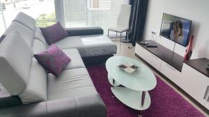 Posedenie v ubytovaní Charming Apartment in Riveira with Private Parking