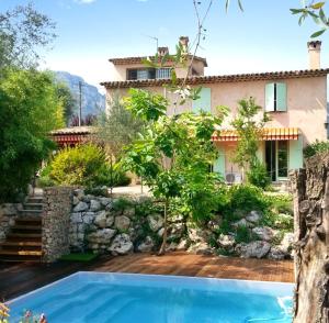 Villa de 4 chambres avec piscine privee jardin clos et wifi a La Gaude tesisinde veya buraya yakın yüzme havuzu
