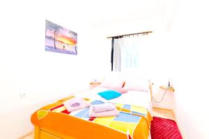 Posteľ alebo postele v izbe v ubytovaní Charming apartment with private pool in Mastrinka - 98 sqm