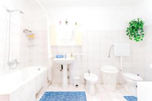 Kúpeľňa v ubytovaní Charming apartment with private pool in Mastrinka - 98 sqm