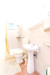 Kúpeľňa v ubytovaní Charming apartment with private pool in Mastrinka - 98 sqm