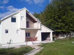Gallery image of 3 bedrooms chalet with enclosed garden and wifi at Herceg Novi 2 km away from the slopes in Herceg-Novi