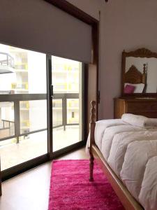 2 bedrooms appartement at Viana do Castelo 150 m away from the beach with sea view balcony and wifiにあるベッド