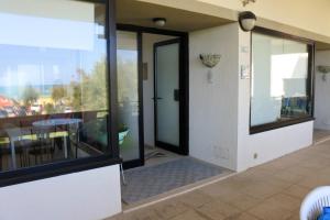 Balkón alebo terasa v ubytovaní Comfortable Apartment with Sea View in Fano - 60 m².