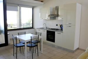 Kuchyňa alebo kuchynka v ubytovaní Comfortable Apartment with Sea View in Fano - 60 m².