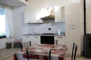 Kuchyňa alebo kuchynka v ubytovaní Comfortable Apartment with Sea View in Fano - 60 m².