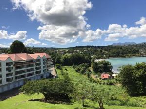 - Vistas al hotel y al lago en Studio charmant à La Trinité - Vue mer - 40 m², en La Trinité