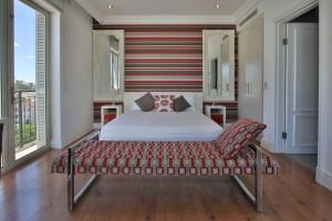 Ліжко або ліжка в номері Cape Royale 1 Bedroom Luxury Apartments with Mountain View