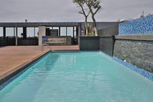 Baseinas apgyvendinimo įstaigoje Cape Royale 1 Bedroom Luxury Apartments with Mountain View arba netoliese