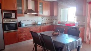 A cozinha ou kitchenette de 4 bedrooms house with private pool and wifi at Aldeia dos Pinheiros