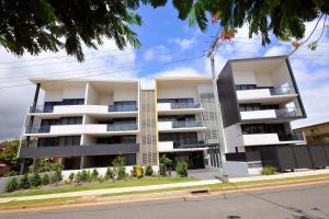 an apartment building on the side of the street at Apartments G60 Gladstone in Gladstone