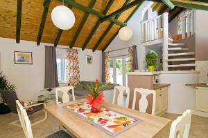 Posezení v ubytování Charming Villa in Pučišća + Pool