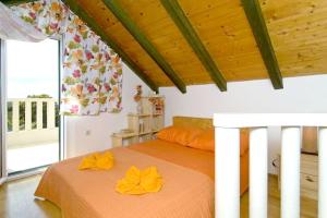 Postel nebo postele na pokoji v ubytování Charming Villa in Pučišća + Pool + 37 fotografií