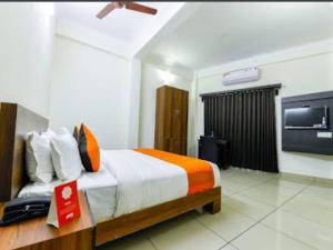 Postel nebo postele na pokoji v ubytování HISHAM SUITES