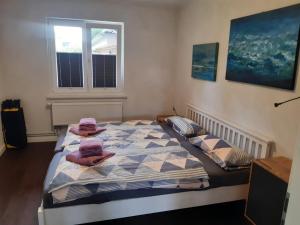 a bedroom with a bed with pink towels on it at Tante Käthe in Nordstrand