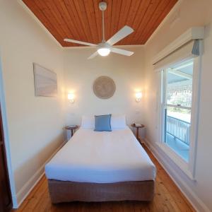 
A bed or beds in a room at Point Lonsdale Guest House
