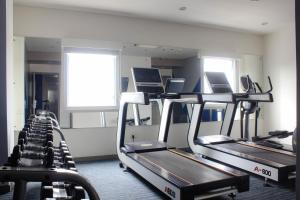 The fitness centre and/or fitness facilities at MD 7 Hotel Cirebon