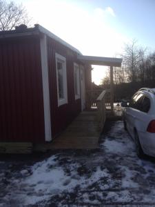 Byggingin sem sumarhúsið er í