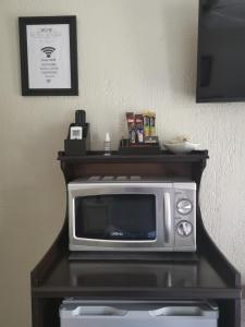 a microwave sitting on top of a table at Klyne Jiweel Guesthouse in Pretoria