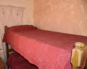 Una cama o camas en una habitación de Cabañas Puerta del Sol